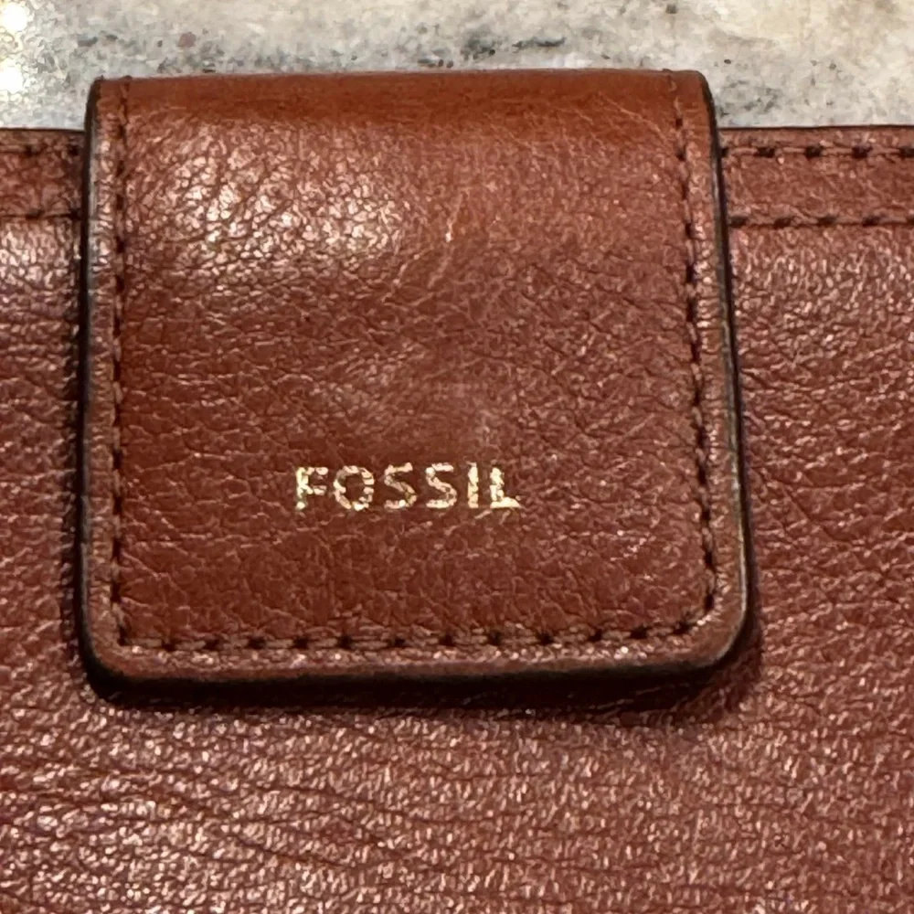 Fossil Women's Brown leather Wallet no stains or scratches